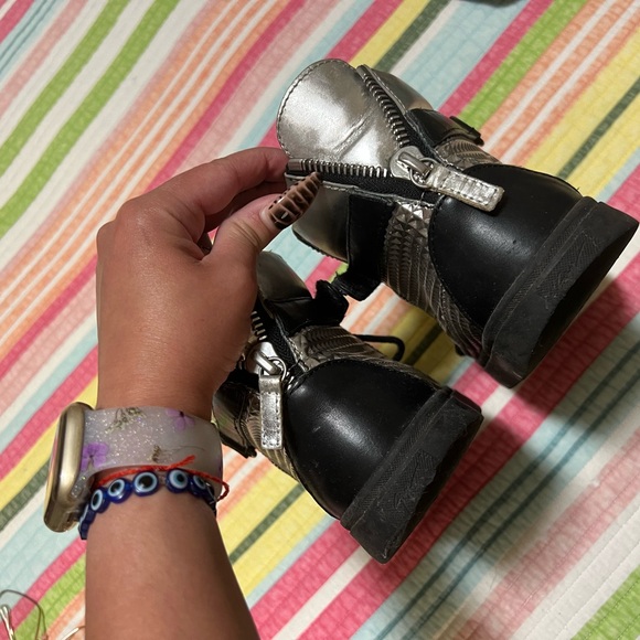 Giuzzepe Zanotti Silver and Black Leather Hightop Sneakers w/ 3D diamond pattern - Picture 5 of 7